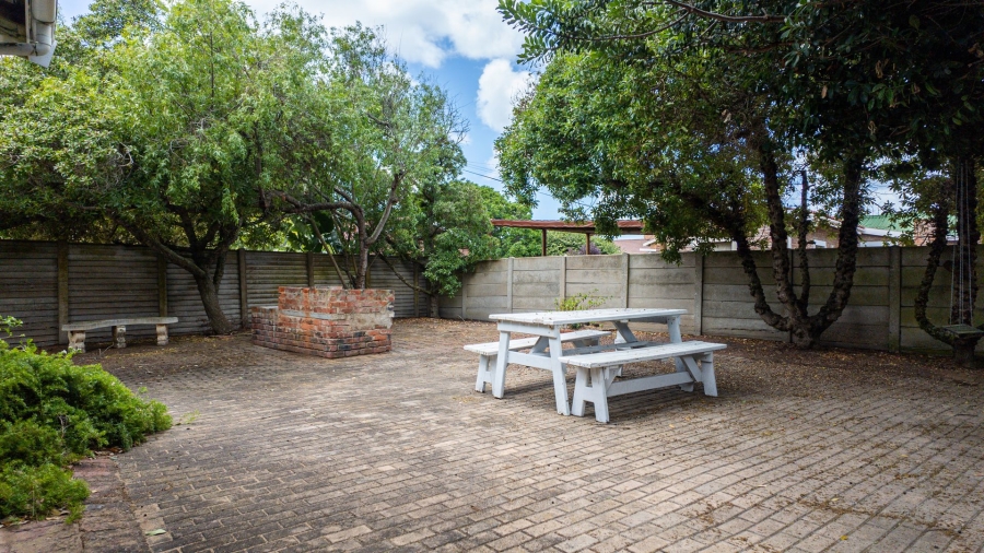 4 Bedroom Property for Sale in Stilbaai Wes Western Cape